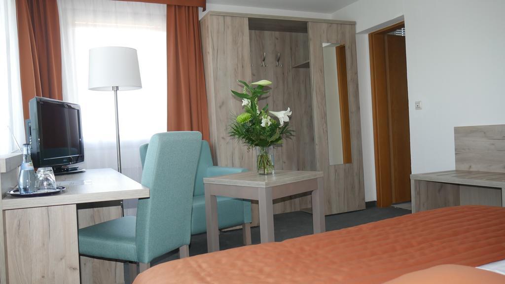 Komfort Hotel Ludwigsburg Esterno foto