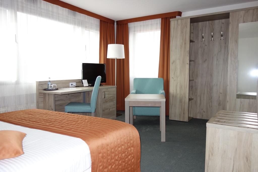 Komfort Hotel Ludwigsburg Esterno foto
